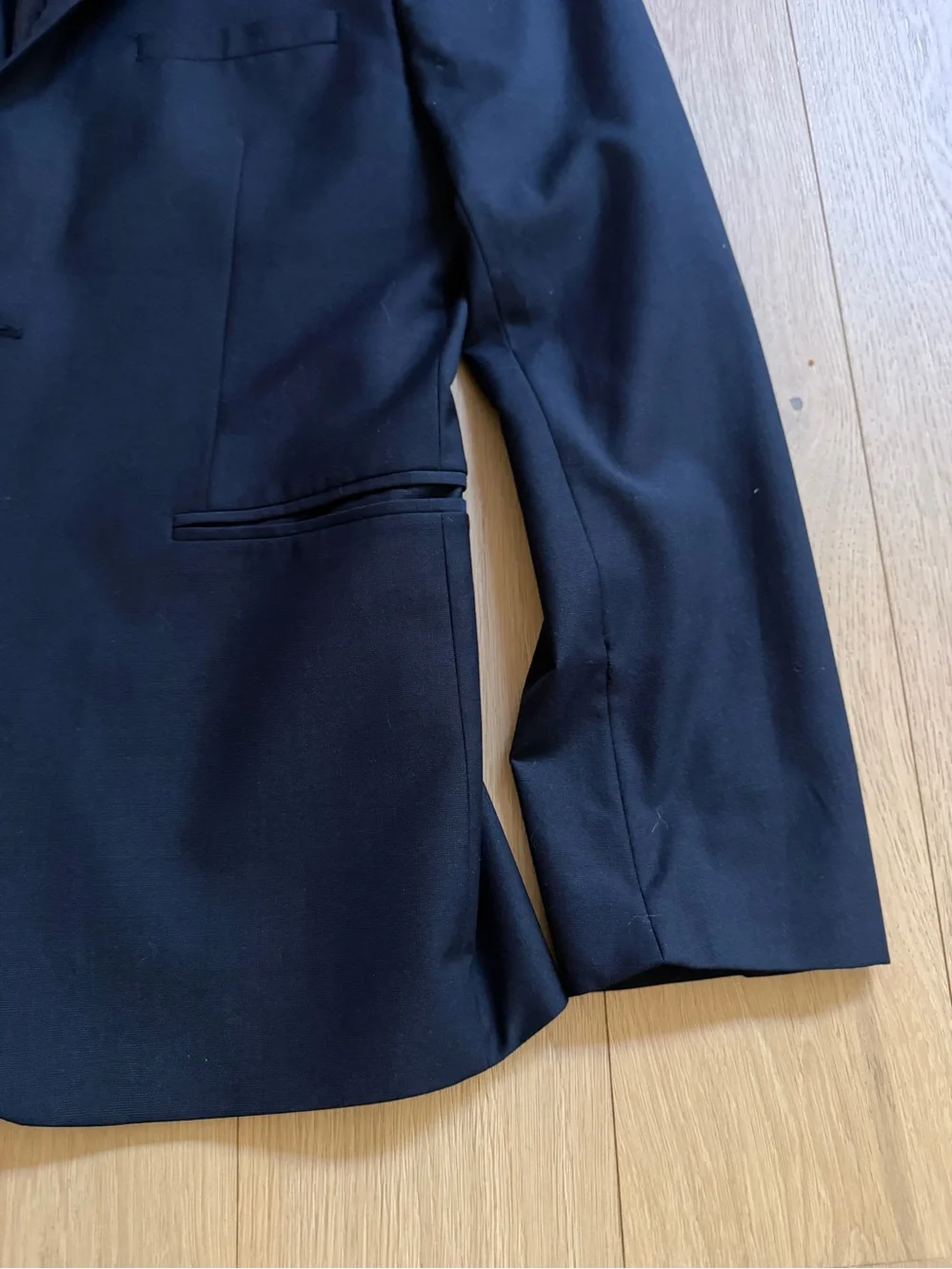 Classic Men's Dark Navy Slim Fit Two-Button Blazer